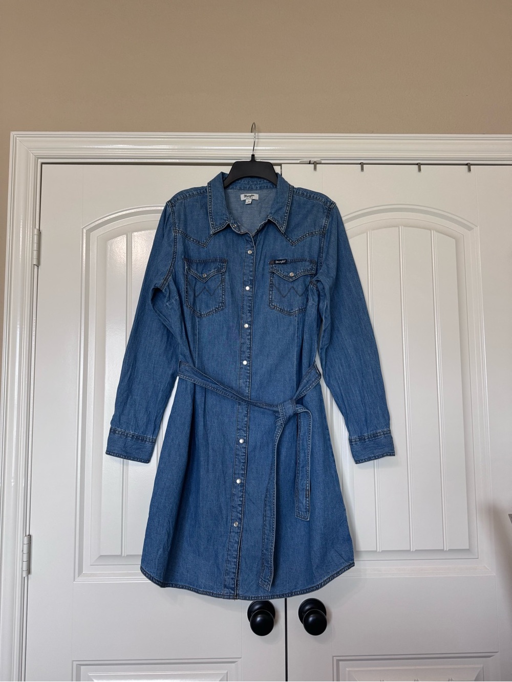 Wrangler Retro Denim Dress with Waist Tie and Pearl Snaps. Size XL - Picture 4 of 8